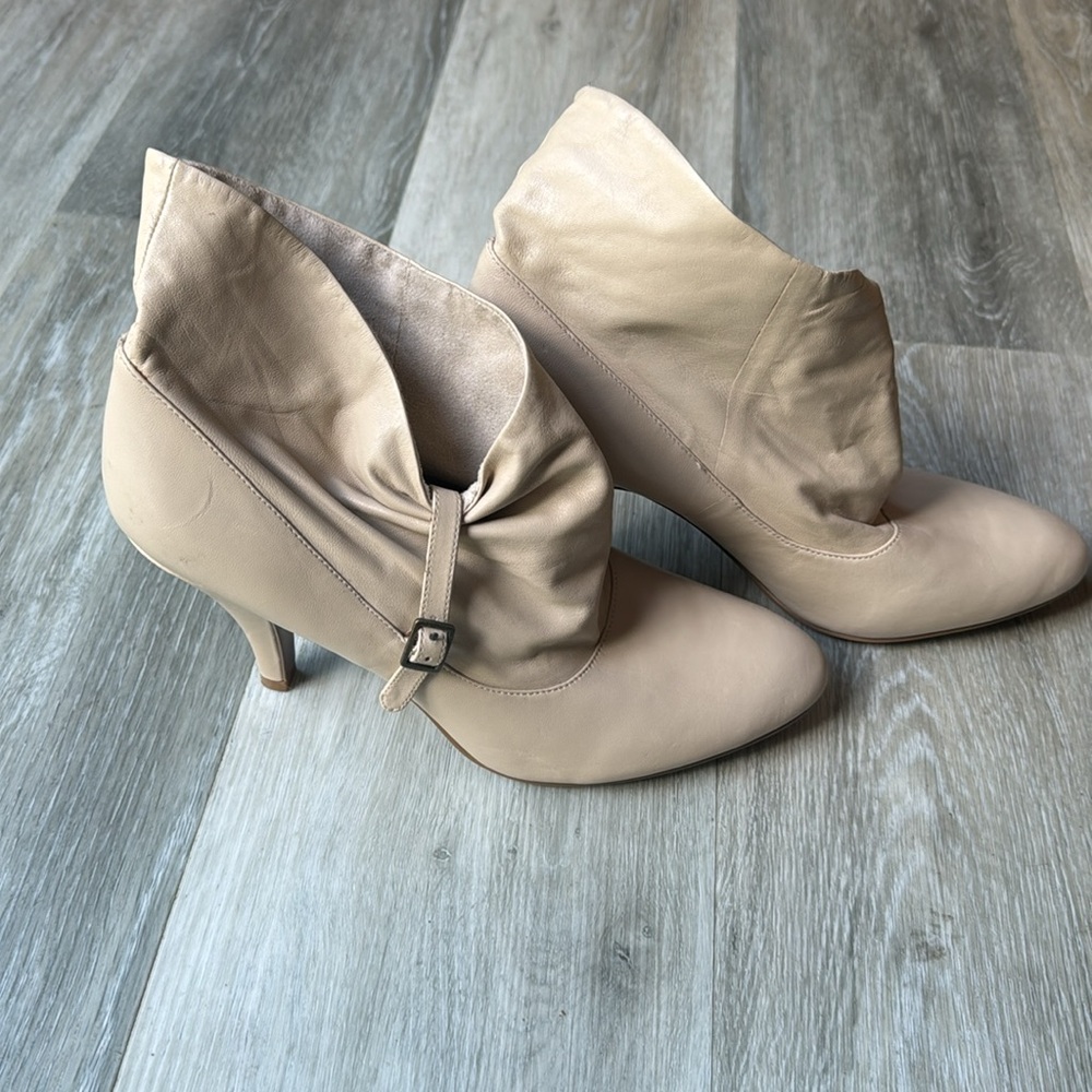 Nine West Cream Leather Heeled Booties Size 9.5 - Picture 5 of 5